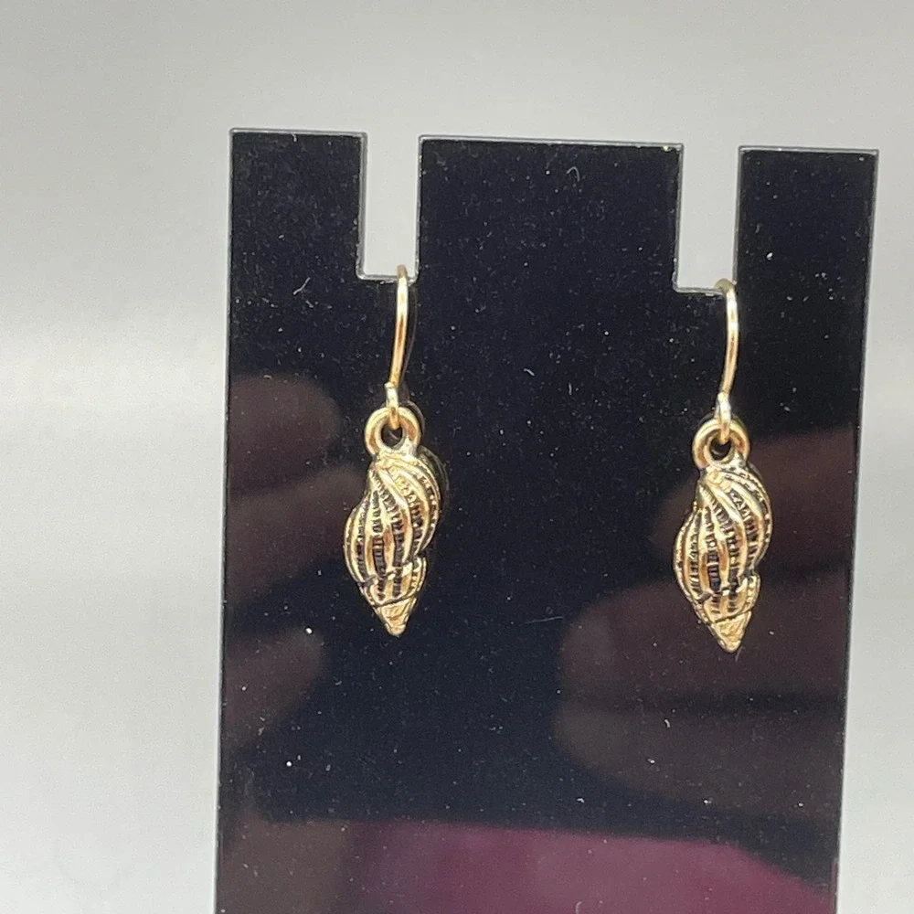 Gold Tone Seashell Drop Earrings Textured Conch Coastal Nautical Jewelry